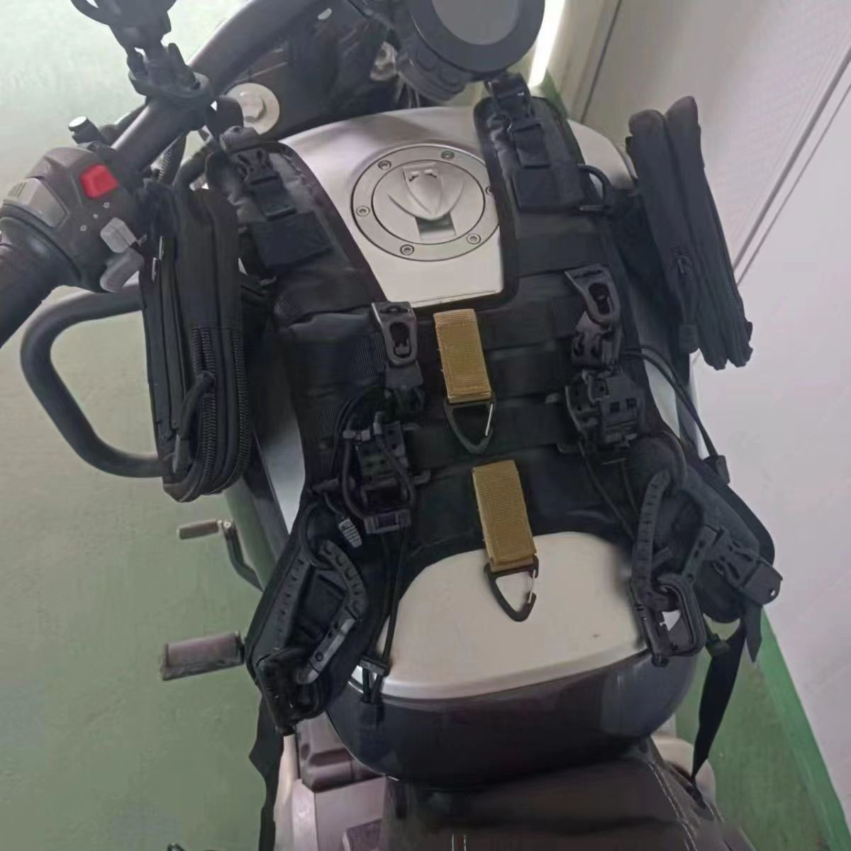 Universal Fuel Tank Vest Set R - Motorcycle Gear Bag 리뷰 및 가격
